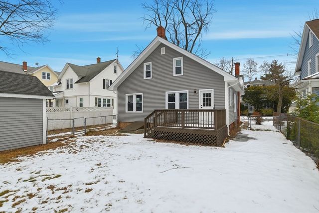 72 Sunapee St, Springfield, MA 01108