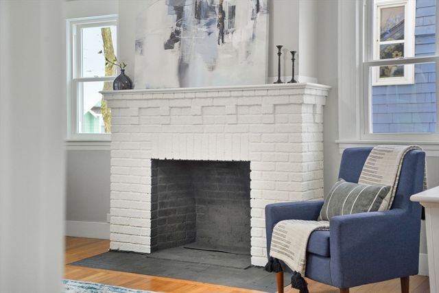 72 Sunapee St, Springfield, MA 01108