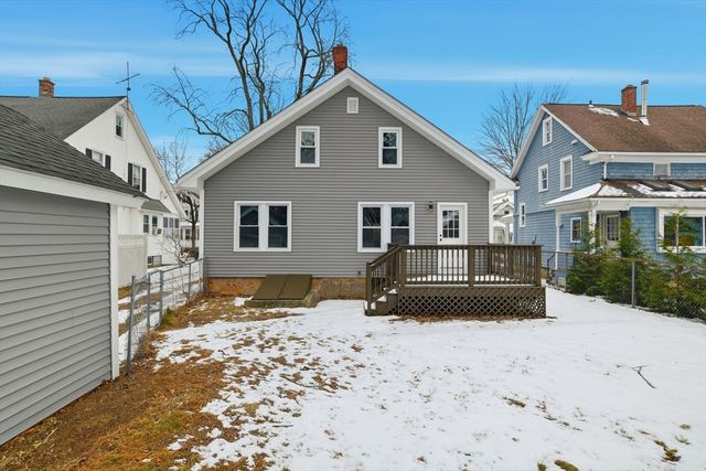 72 Sunapee St, Springfield, MA 01108