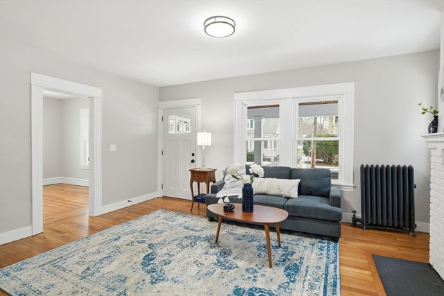 72 Sunapee St, Springfield, MA 01108