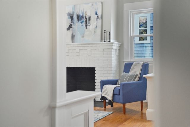 72 Sunapee St, Springfield, MA 01108