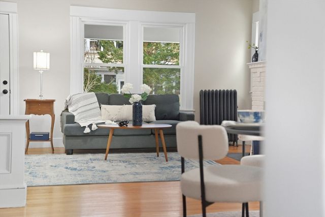 72 Sunapee St, Springfield, MA 01108