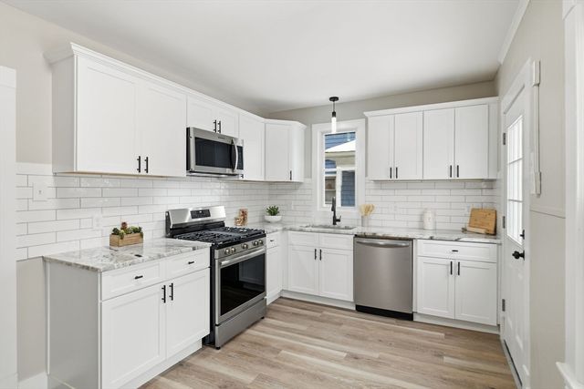 72 Sunapee St, Springfield, MA 01108