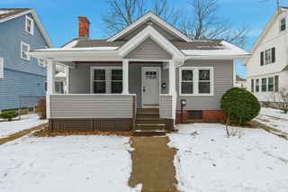72 Sunapee St, Springfield, MA 01108