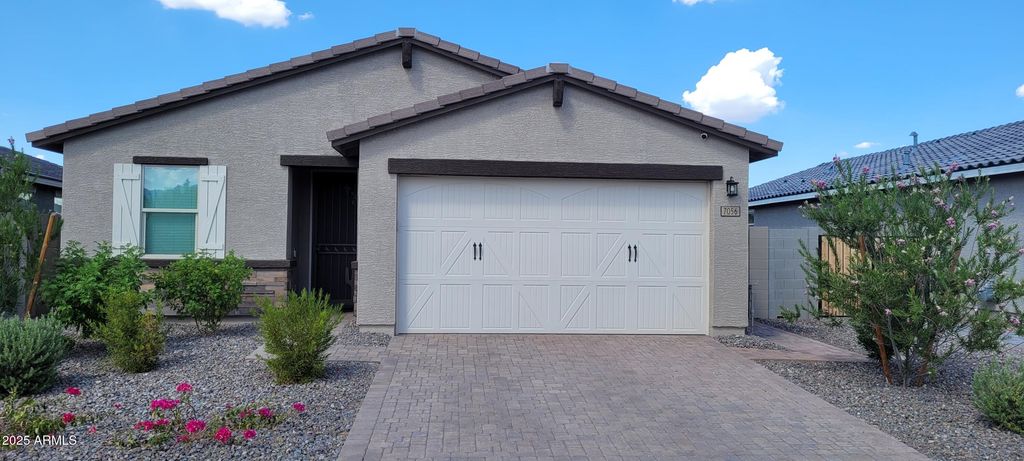 7056 W DESERT Drive, Laveen, AZ 85339
