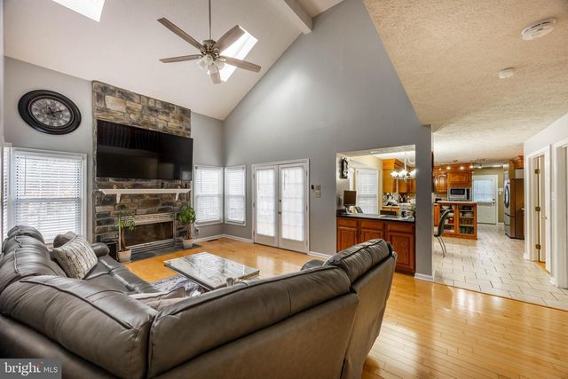 856 HUNTERS DR, Woodbury, NJ 08096