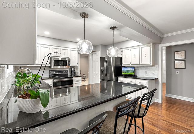 335 Fordcroft Drive, Rochester Hills, MI 48309