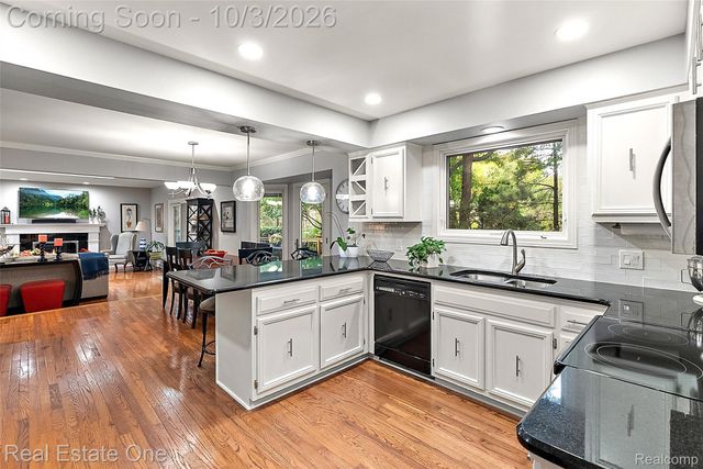 335 Fordcroft Drive, Rochester Hills, MI 48309