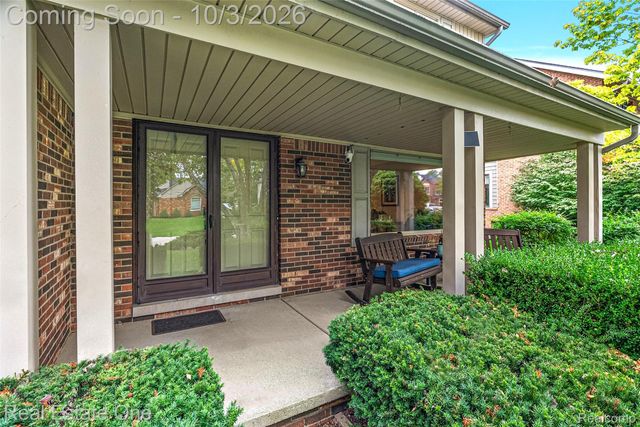 335 Fordcroft Drive, Rochester Hills, MI 48309