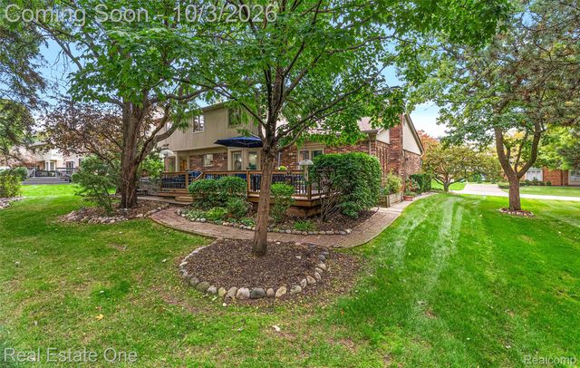 335 Fordcroft Drive, Rochester Hills, MI 48309