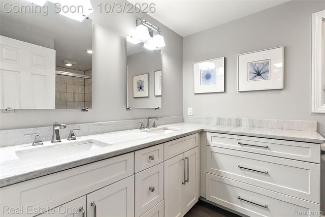 335 Fordcroft Drive, Rochester Hills, MI 48309