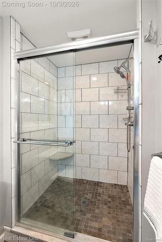335 Fordcroft Drive, Rochester Hills, MI 48309