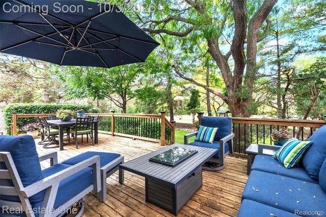 335 Fordcroft Drive, Rochester Hills, MI 48309