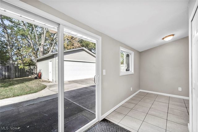 358 Roosevelt Avenue, Elyria, OH 44035