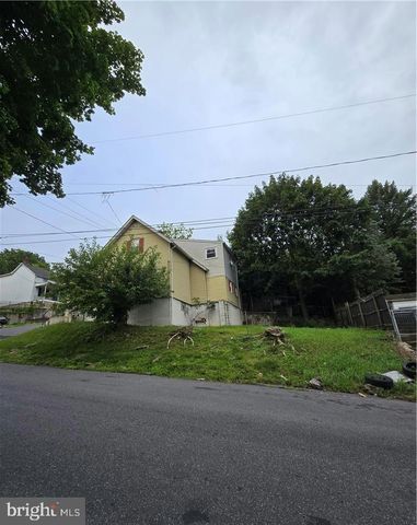 806 CARLTON AVE, Bethlehem, PA 18015