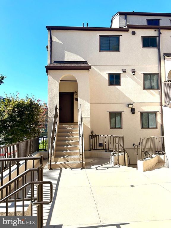 8902 BATTERY PL, Bethesda, MD 20814