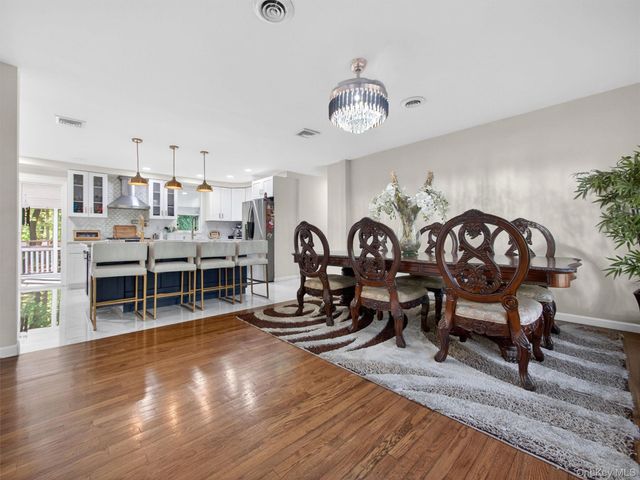 7 Bell Court, Suffern, NY 10901