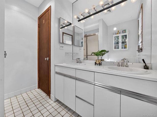 7 Bell Court, Suffern, NY 10901