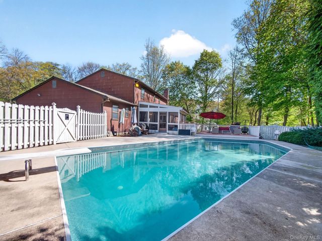 7 Bell Court, Suffern, NY 10901