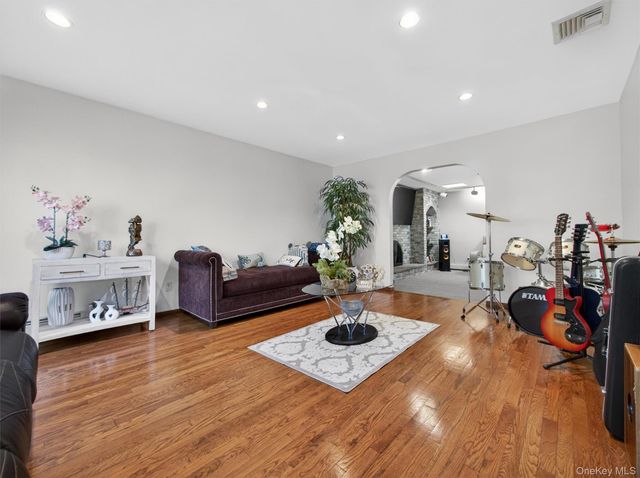 7 Bell Court, Suffern, NY 10901