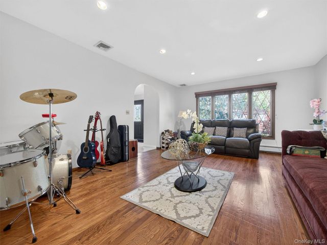 7 Bell Court, Suffern, NY 10901