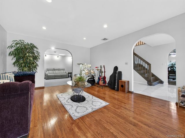 7 Bell Court, Suffern, NY 10901