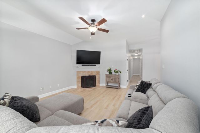 11318 Twain Drive, Montgomery, TX 77356