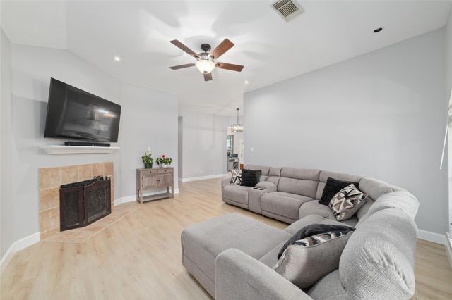 11318 Twain Drive, Montgomery, TX 77356