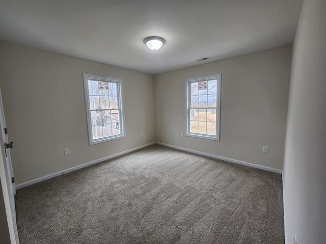 6135 Warren Newcomb DR, Radford, VA 24141