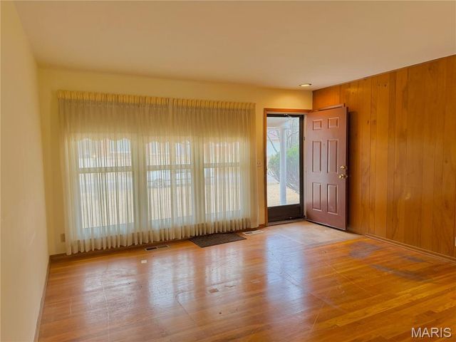 1019 Active Drive, St Louis, MO 63146