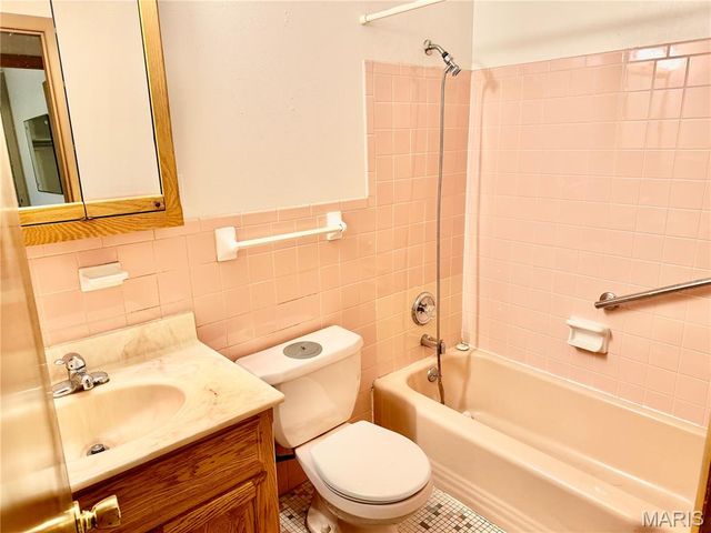 1019 Active Drive, St Louis, MO 63146