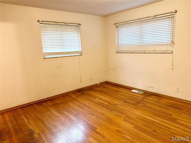 1019 Active Drive, St Louis, MO 63146