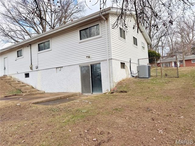 1019 Active Drive, St Louis, MO 63146