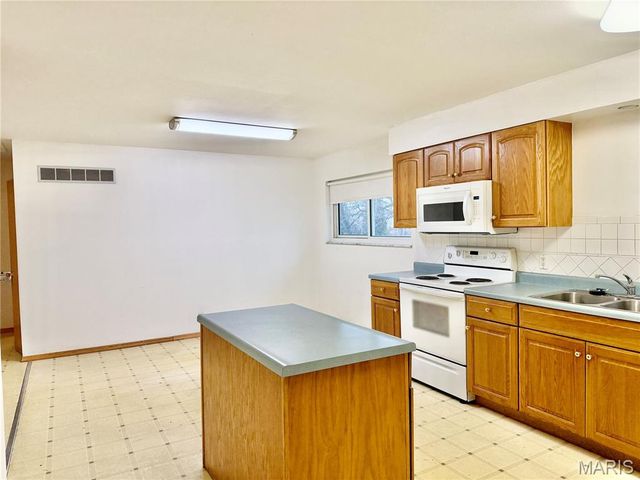 1019 Active Drive, St Louis, MO 63146