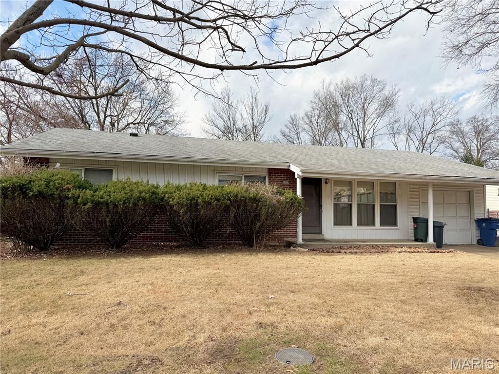 1019 Active Drive, St Louis, MO 63146