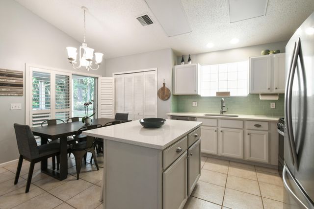 409 Woodview Circle, Palm Beach Gardens, FL 33418