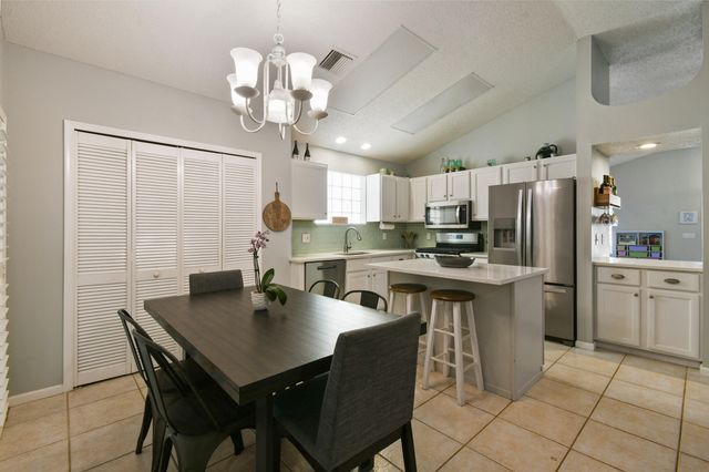 409 Woodview Circle, Palm Beach Gardens, FL 33418