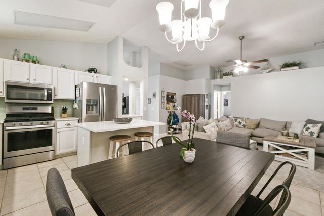 409 Woodview Circle, Palm Beach Gardens, FL 33418