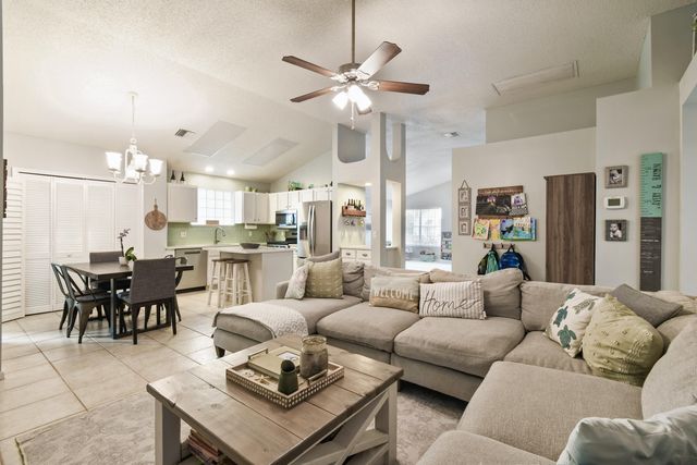 409 Woodview Circle, Palm Beach Gardens, FL 33418