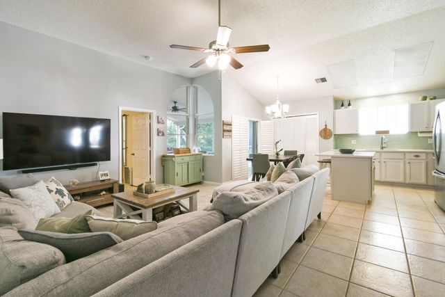 409 Woodview Circle, Palm Beach Gardens, FL 33418