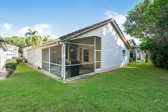 409 Woodview Circle, Palm Beach Gardens, FL 33418