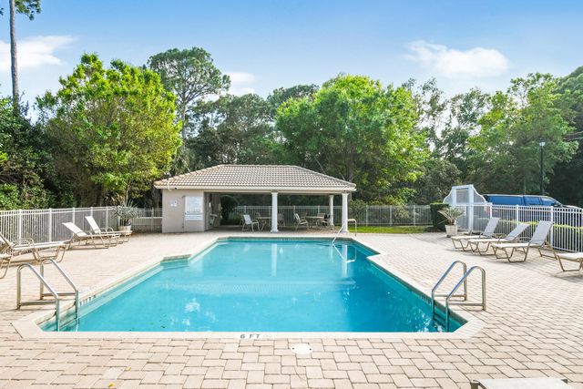 409 Woodview Circle, Palm Beach Gardens, FL 33418