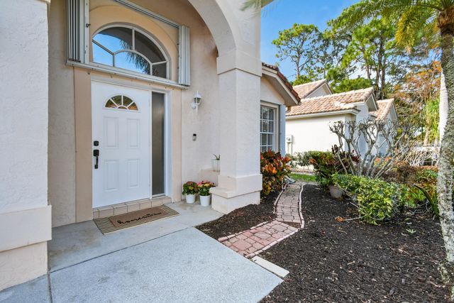 409 Woodview Circle, Palm Beach Gardens, FL 33418