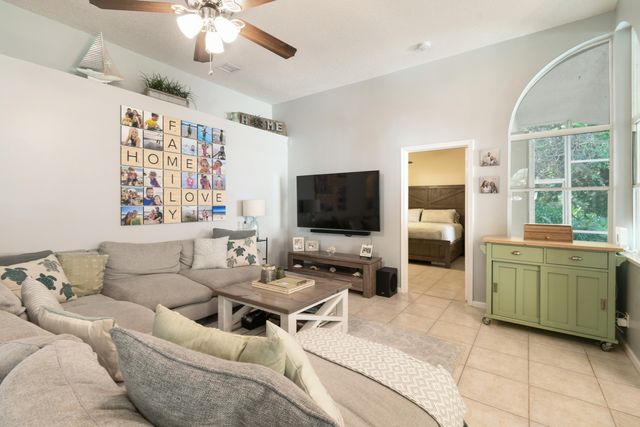 409 Woodview Circle, Palm Beach Gardens, FL 33418