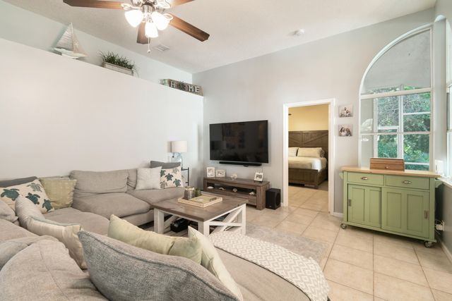 409 Woodview Circle, Palm Beach Gardens, FL 33418