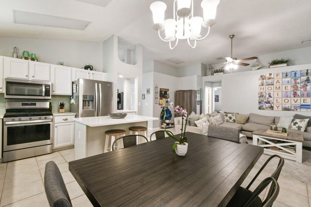 409 Woodview Circle, Palm Beach Gardens, FL 33418