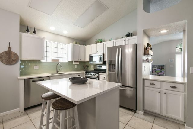 409 Woodview Circle, Palm Beach Gardens, FL 33418