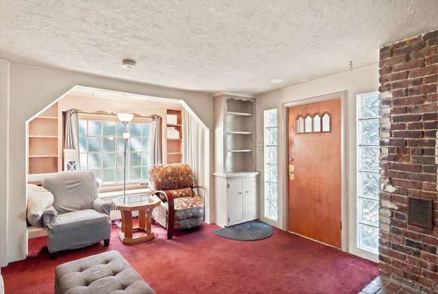 27 Malvern St, Waltham, MA 02451