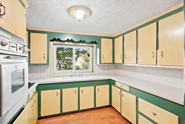 27 Malvern St, Waltham, MA 02451