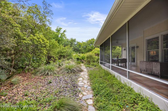 2102 Ladner Road NE, Palm Bay, FL 32907